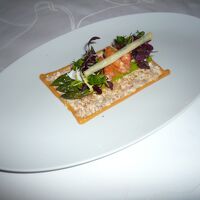 前菜；アスパラとゆでたザリガニ