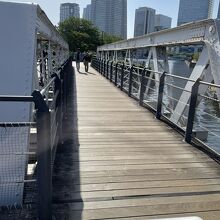 第三橋梁だけ、なぜか小さなトラスです。