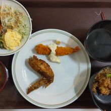 一応「名古屋めし」として「ひつまぶし」「きしめん」「手羽先」