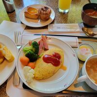 朝食は、なんと4301円！ ライブはオムレツのみ