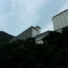 鬼怒川ライン下りから眺めたホテル全景