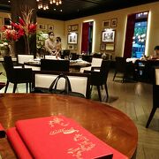 ハイクラスの本場タイ料理店。センスの良さを感じるお料理と店内内装。