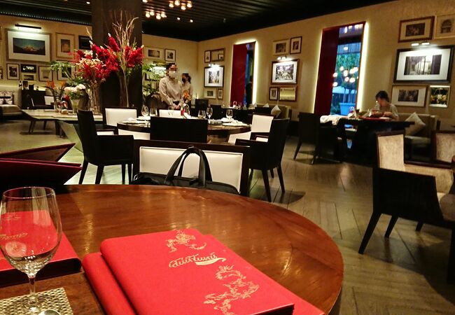 ハイクラスの本場タイ料理店。センスの良さを感じるお料理と店内内装。