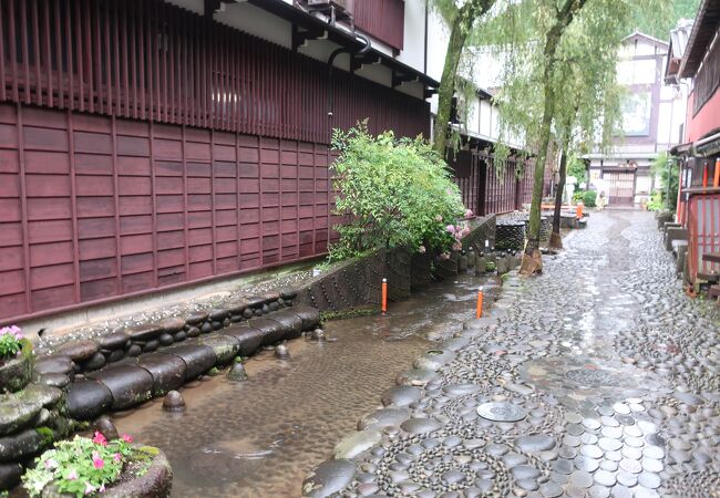 綺麗な水の流れる郡上八幡らしい場所