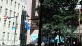 ガス灯と案内板