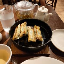 餃子とジャスミン茶