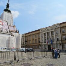 聖マルコ教会正面側から見た国会議事堂（画像右手）