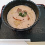 前回午前は激混みだったが、午後は比較的余裕あり。ラーメンよりカレーの方が良い