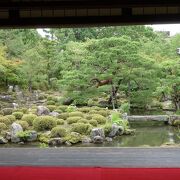 一年中楽しめる庭園。座敷もすばらしい。