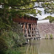 天守閣から淡路島が見えます