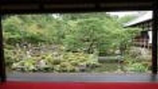 一年中楽しめる庭園。座敷もすばらしい。