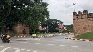 旧市街の西側の門