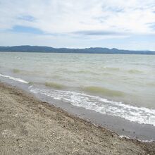 施設隣接の宍道湖の浜