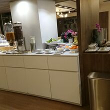 そう言えばLoungeスタッフはマスクしていなかった。