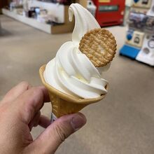 温泉あとのソフトクリーム、間違いナシ！300円也。