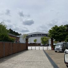 こちらが正門かな？