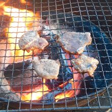 店員は「生焼でも頂ける」と言ってたが、肉はしっかり焼くに限る