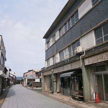 昭和の商業ビルも健在