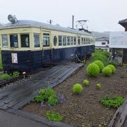 丸窓電車が別所温泉駅に保存