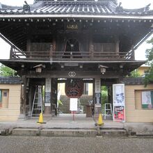 大蓮寺の山門です