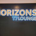 ＢＡの看板は外され名称は「HORIZONS T7 LOUNGE」に変更。深夜は広いターミナルにANA羽田便の客だけなのでゆったりしています。