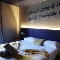 シンプルだけど機能的な客室