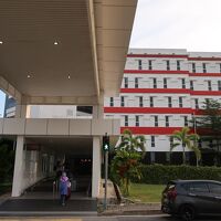 ルートには屋根があり雨に濡れずにアクセスできます。