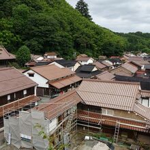 境内から見た大森集落の家並