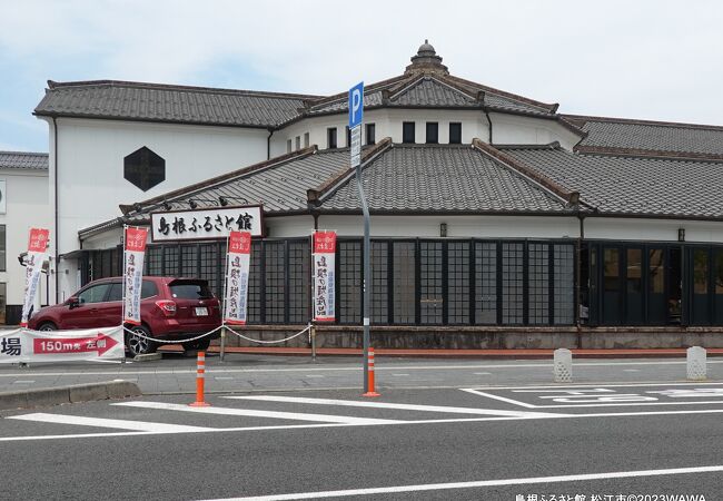 館内には島根県の御土産系物産がギッシリ並んでいました