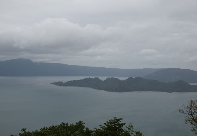 秋田県側の十和田湖眺望スポット （発荷峠展望台）