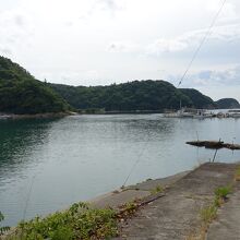 静かな入江の温泉津港