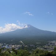 カチカチ山の舞台から富士山を。