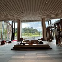 エントランス入ってすぐのロビー