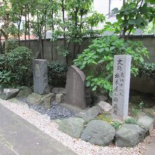 常照院白子屋お熊の供養塔