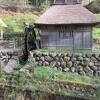 道の駅ゆすはらに隣接する太郎川公園に、茅葺き屋根の水車小屋や茶堂がありました