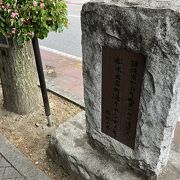 松本城の正面からのびる道