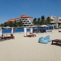 ビーチから施設を望む