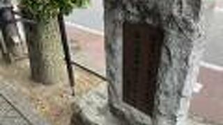 松本城の正面からのびる道