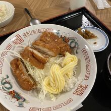 すみません！食べかけです。もっとボリュームあります