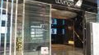 スタイリッシュな内装