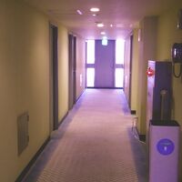 重厚感あるつくりで、通路も広々。