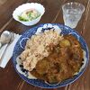 レトロなカフェ。スパイシーカレーがおいしい。