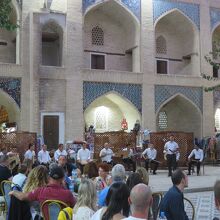 民族音楽も楽しめる