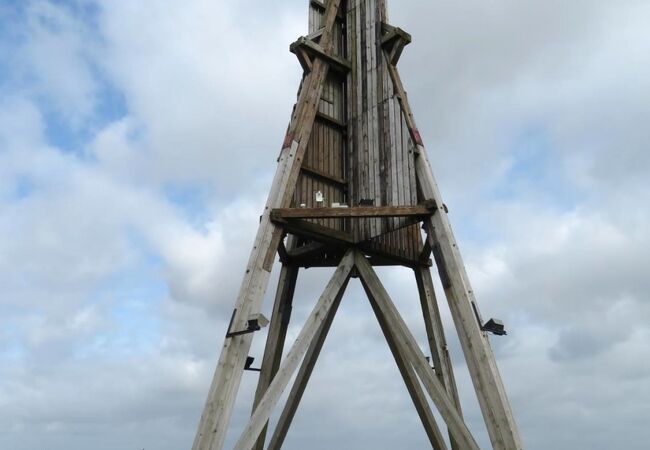 エルベ川が北海に注ぐ河口にある奇妙な形の標識塔