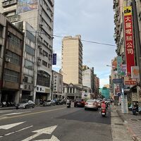 ごみごみとしたアジアな街並み