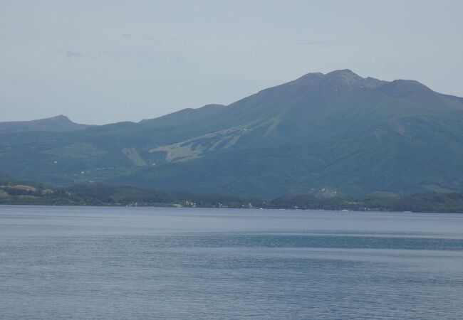 田沢湖の東側に聳える秋田一の標高の山