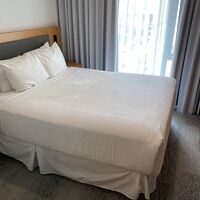 ベッド　スタジオタイプの部屋は狭め