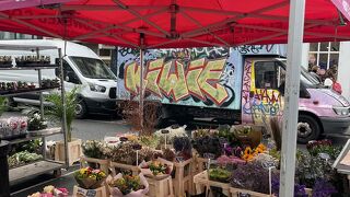 とても有名なノッティングヒルのマーケット。