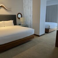 部屋は広々としています