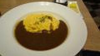 オムカレ－　おいしいけど　辛口